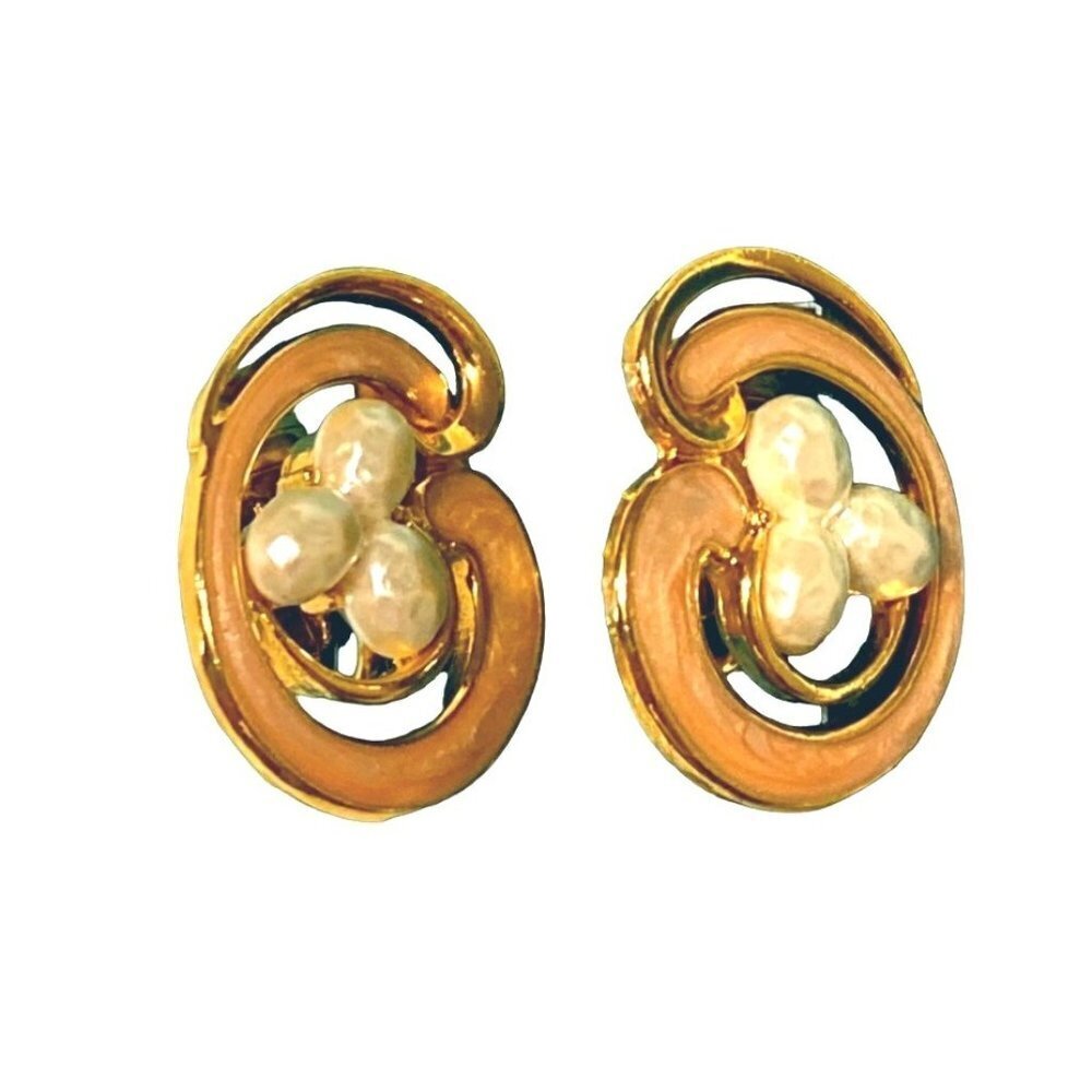 Vintage Faux Baroque Pearl Cabochon Cream Enamel‎ Clip On Earrings Gold Tone